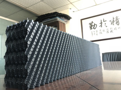 薄如紙的PVC填料居然能站65KG重量的人！